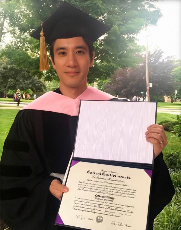 10位“學霸級”大明星,個個正能量,狂甩“沒文化的鮮肉”幾條街 10位“學霸級”大明星,個個正能量,狂甩“沒文化的鮮肉”幾條街