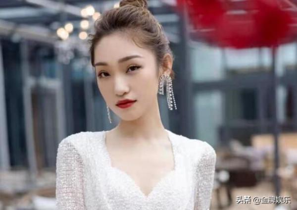 東方衛視太缺女主持人了！請回金星和董卿，才是正確的選擇