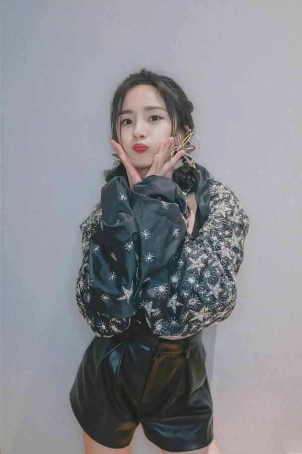 楊冪早年微博畫風竟然是這樣？明星語錄，爆笑