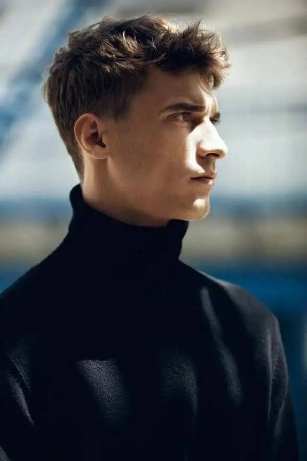 這才是儒雅男人在穿的針織衫，舒服如雲，一身乾淨氣質