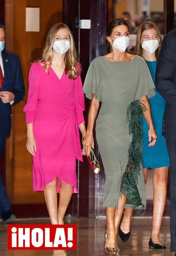 西班牙大公主模樣變成熟,15歲就穿緊身裙配高跟鞋,身高趕超媽媽 西班牙大公主模樣變成熟,15歲就穿緊身裙配高跟鞋,身高趕超媽媽