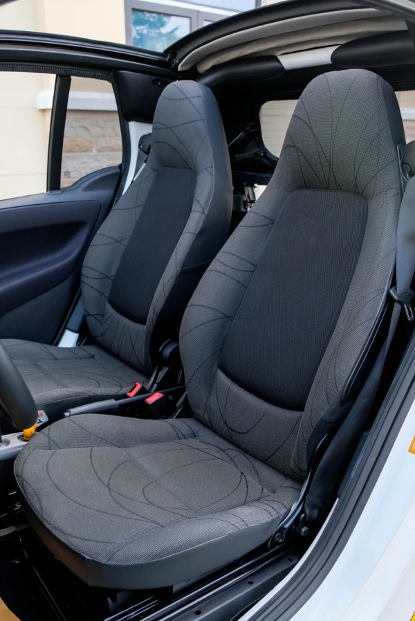 「阿站長開車」嚮往天空自由的小可愛——二手 敞篷SMART