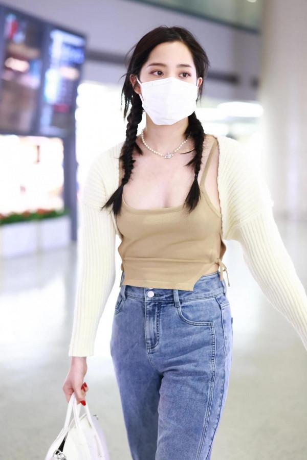 機場抓拍娛樂圈的小花私服，你更喜歡誰