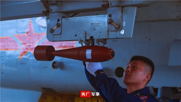 向戰而飛！海軍航空兵開展跨晝夜飛行訓練