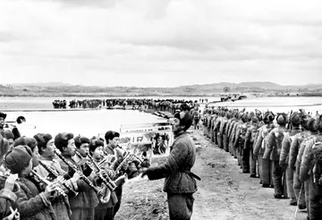1950年，美軍向志願軍空投補給，美北極熊團落荒而逃，逃出幾人？