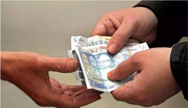 朋友問你借錢，不要急著問“借多少”，真正聰明的人選擇這樣做