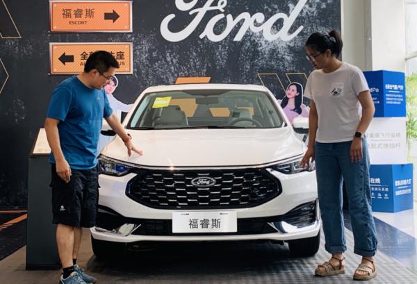 帶車友買車，預算10萬元她選擇了這一臺