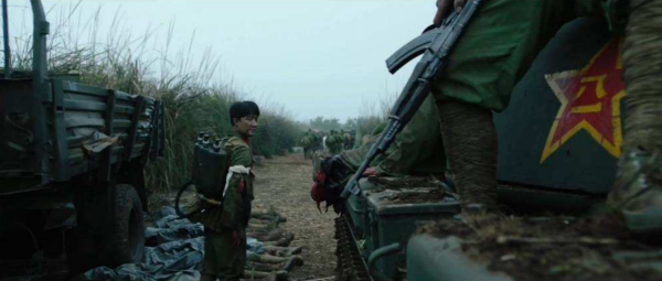 《芳華》戰鬥場面解析：越軍伏擊，解放軍反伏擊