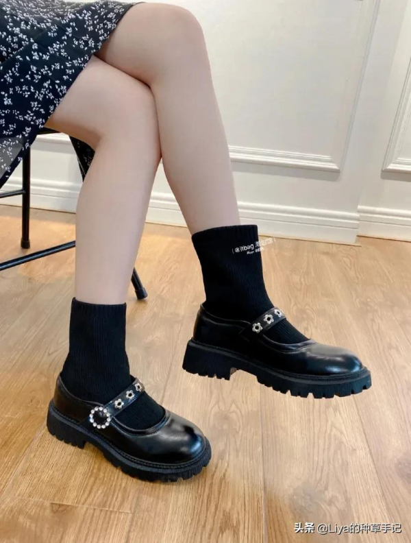 “瘦瘦靴”火了!比馬丁靴好穿,比平底靴流行 “瘦瘦靴”火了!比馬丁靴好穿,比平底靴流行