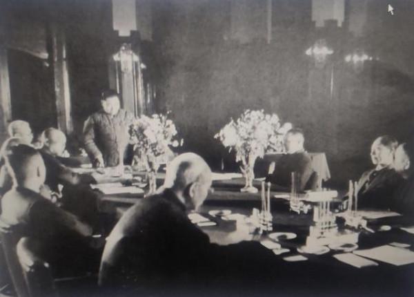 炮擊英國紫石英號軍艦，毛澤東電報指示，“如敢來犯，則打擊之”