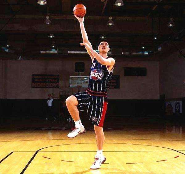 當年姚明為何拒絕了耐克的1.2億合同，而選擇了報價更低的銳步？