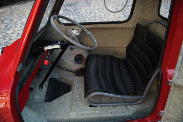 全球最小的量產車，單手就能拎起來？