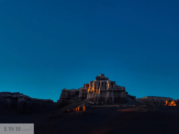 兩個人，一輛車，阿里北線無人區穿越