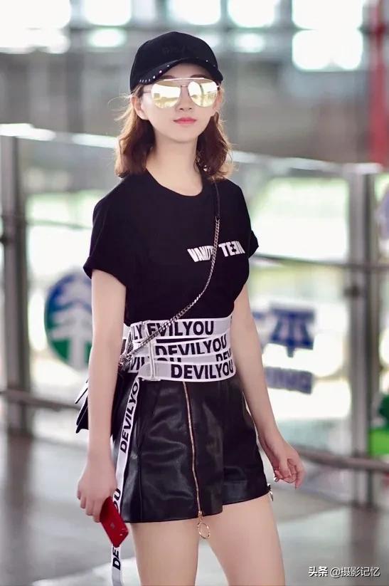 景甜：現身機場