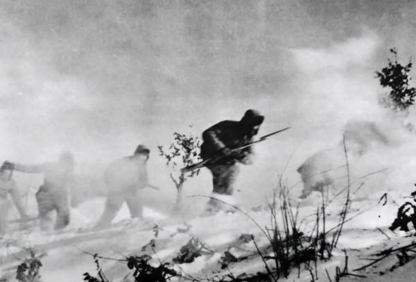 1951年彭德懷與主席臥房密談，周總理帶頭拍板，扭轉抗美援朝戰局