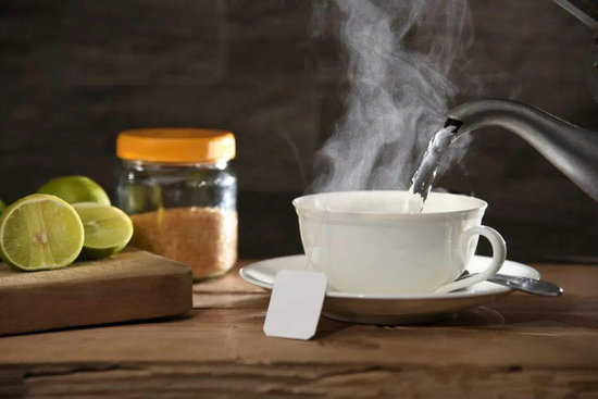 喝熱水能加快新陳代謝?事實可能恰恰相反 喝熱水能加快新陳代謝?事實可能恰恰相反