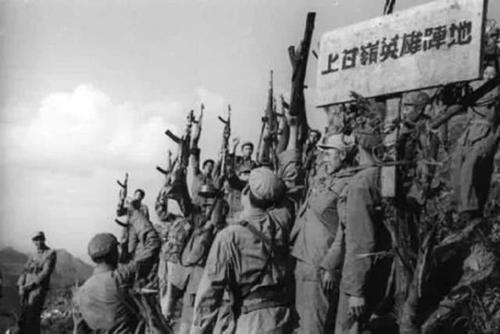 1958年，軍區首長去遼寧辦公，發現一糧庫警衛竟是犧牲5年的戰友