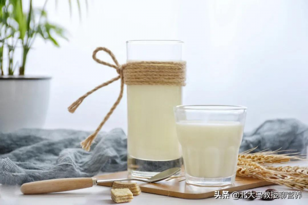 除了鈣，牛奶中的這些成分也對健康有益