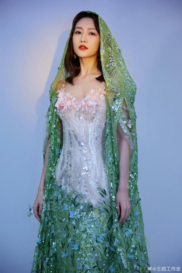 被王鷗關曉彤傅菁的花心舞臺擊中了啊～是心動啊！北京臺春晚