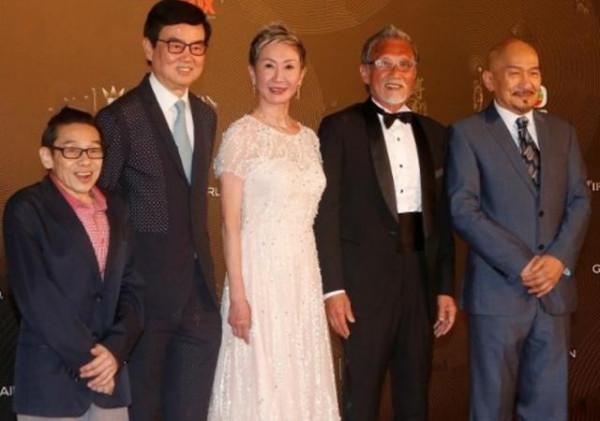 7個平均年齡71歲的港星聚會,相比之下,譚詠麟確實過得很滋潤 7個平均年齡71歲的港星聚會,相比之下,譚詠麟確實過得很滋潤