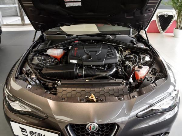 歐洲原裝進口，280馬力法拉利血統，豪華三廂7L油耗，實拍Giulia