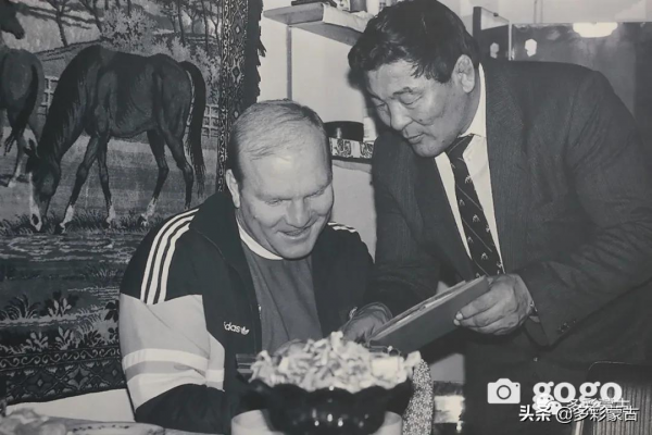 世紀曆史：蒙俄建交100週年圖片展