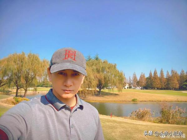 吳奇隆休閒打高爾夫，那劉詩詩在幹嘛呢？