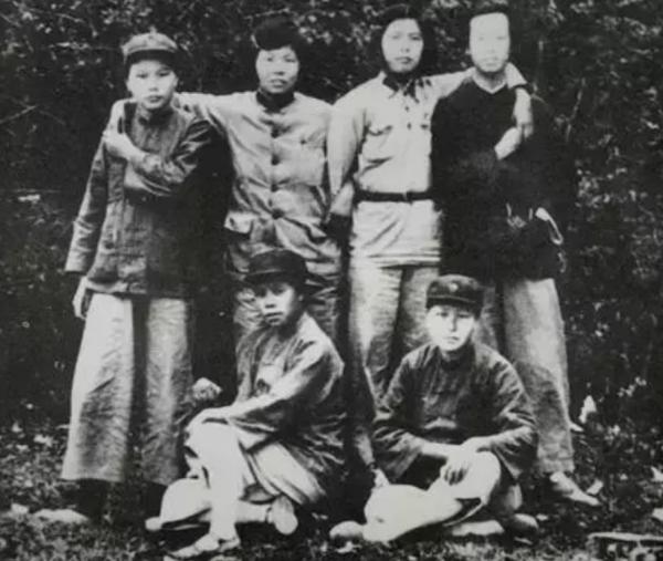 1950年，廣東一名女護工被小汽車接進中南海，47年後她葬於八寶山