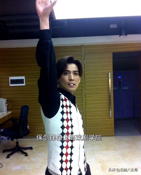 保劍鋒：站隊被罵9年，為46歲妻子停工2年，不紅背後的經歷太唏噓