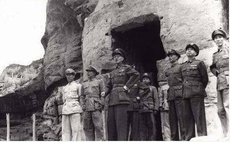 46年毛主席撤離延安時，在牆上給胡宗南留下24字，胡看後大笑不止