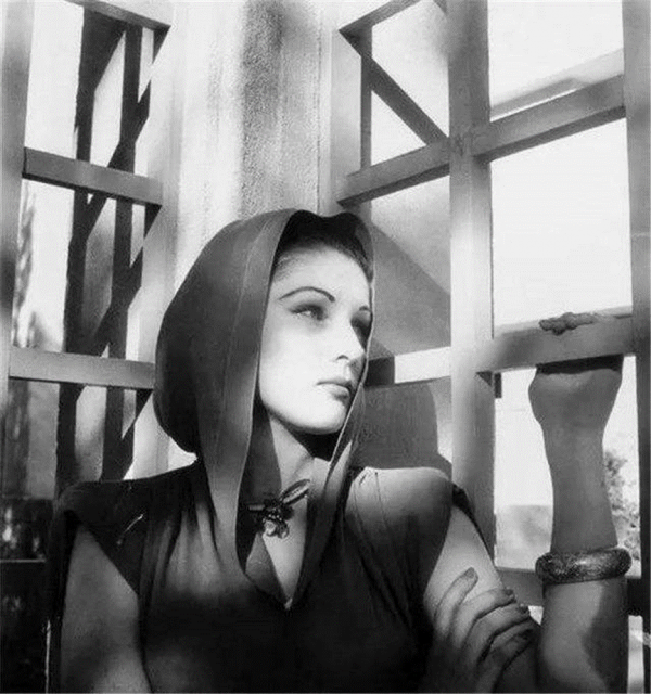 最美末代公主，遠嫁伊朗王子，卻婚姻不幸，離婚改嫁後命運如何？