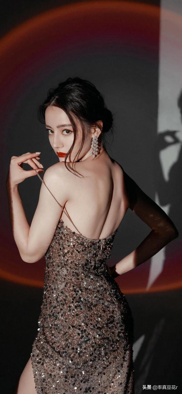 女人味十足的熱巴