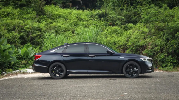 隨便開油耗5.8L，凱美瑞打不過它，年輕人的最愛