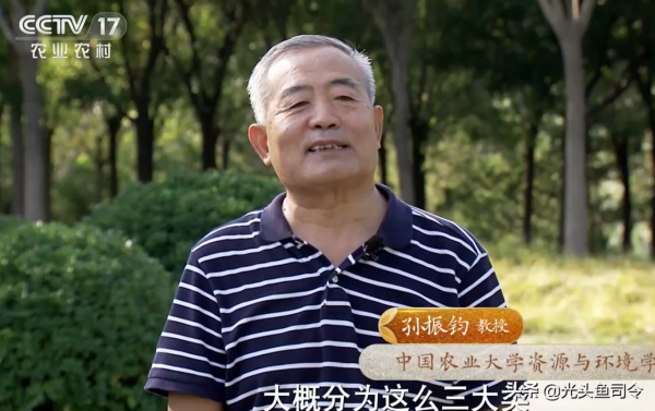 因為喜歡釣魚，從而發現商機，靠養殖蚯蚓年銷售額4000多萬