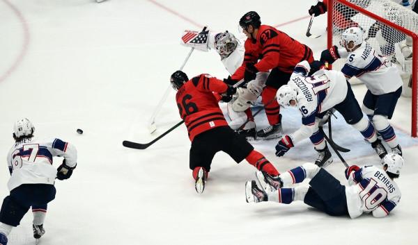 先丟一球實現翻盤，男子冰球強強對話美國隊4比2力克加拿大