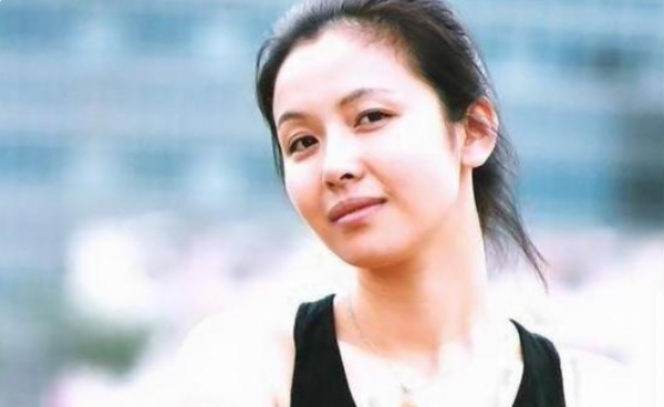 歲月不饒人，這6位女星，曾經驚豔時光如今顏值崩塌