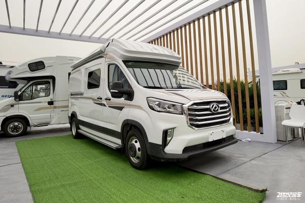 又出新花樣！整體吸塑內飾，隆翠首款Crossover彈出式屋頂B級房車