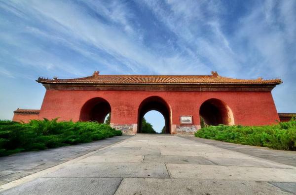 為何明十三陵對外開放的景區很少，清朝皇陵卻幾乎全部對外開放？