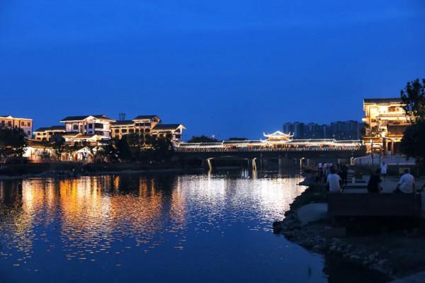 離成都不到一小時，發現一個原生態千年古鎮，小眾安靜美食超多