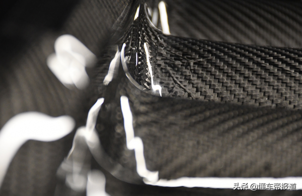 新車 | 最大功率3107馬力，碾壓布加迪Chiron！曝希臘超跑Chaos官圖