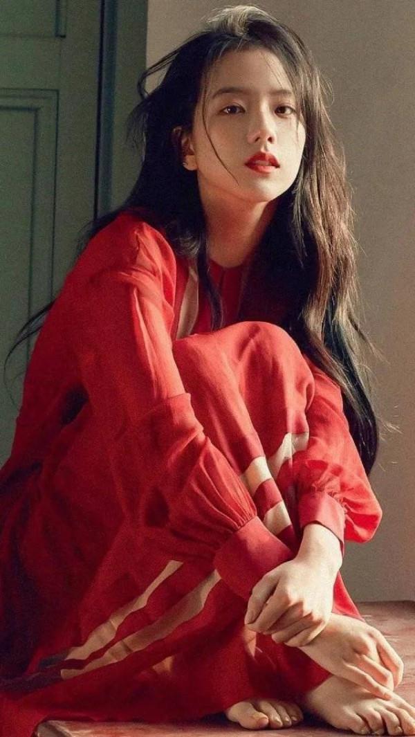 金智秀紅衣，只能說門面就是門面