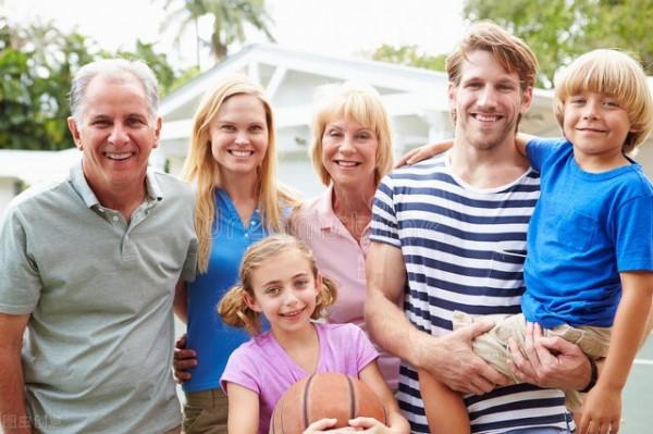 別不信，帶孫子和不帶孫子的婆婆，20年以後的晚年生活，天差地別