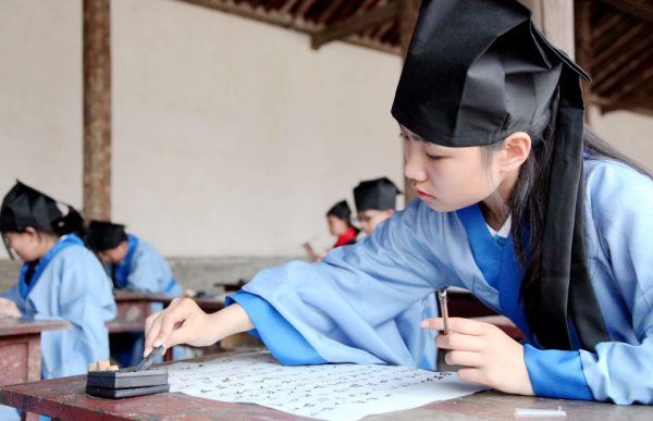祝英臺女扮男裝入學堂,女孩上學需要扮成男生?古代私塾是啥樣? 祝英臺女扮男裝入學堂,女孩上學需要扮成男生?古代私塾是啥樣?
