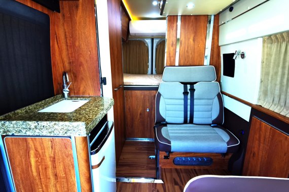 B型房車竟然藏三張床,配置齊全堪比C型房車,途酷神行者D590房車 B型房車竟然藏三張床,配置齊全堪比C型房車,途酷神行者D590房車