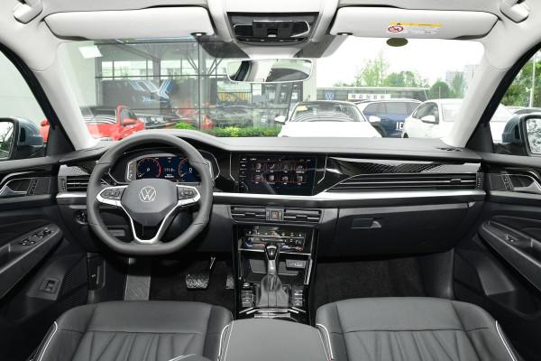 一上市就火了，造型大氣，3套動力可選，新款帕薩特真站起來了？