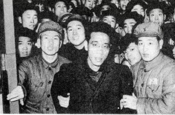 聶榮臻向毛主席狀告奸商,52年中央開始徹查,數十萬人被處分 聶榮臻向毛主席狀告奸商,52年中央開始徹查,數十萬人被處分