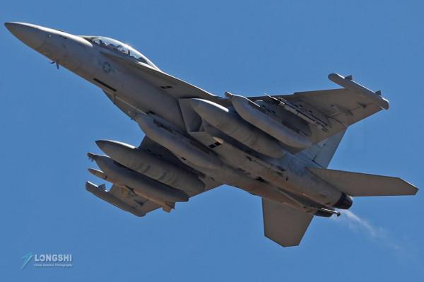 靶標旱地行舟,打擊航母不是空話,解放軍展示自信,中美角色互換 靶標旱地行舟,打擊航母不是空話,解放軍展示自信,中美角色互換