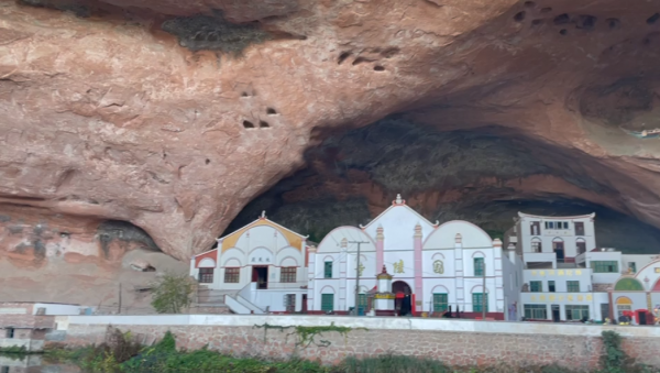 釣魚途中遇奇景，不得不說大自然是最巧的工匠