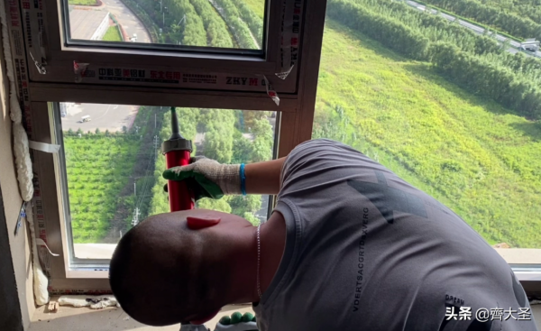 「陽臺封窗」過程全紀錄:開工第一天就踩坑? 「陽臺封窗」過程全紀錄:開工第一天就踩坑?