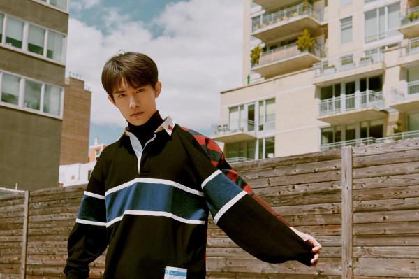 有喜歡易烊千璽的嗎？小小的少年已經成年長大了呢